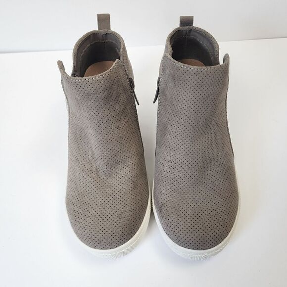 TORRID WOMEN'S PERFORATED WEDGE SNEAKER SIZE 7W GRAY - Picture 1 of 9